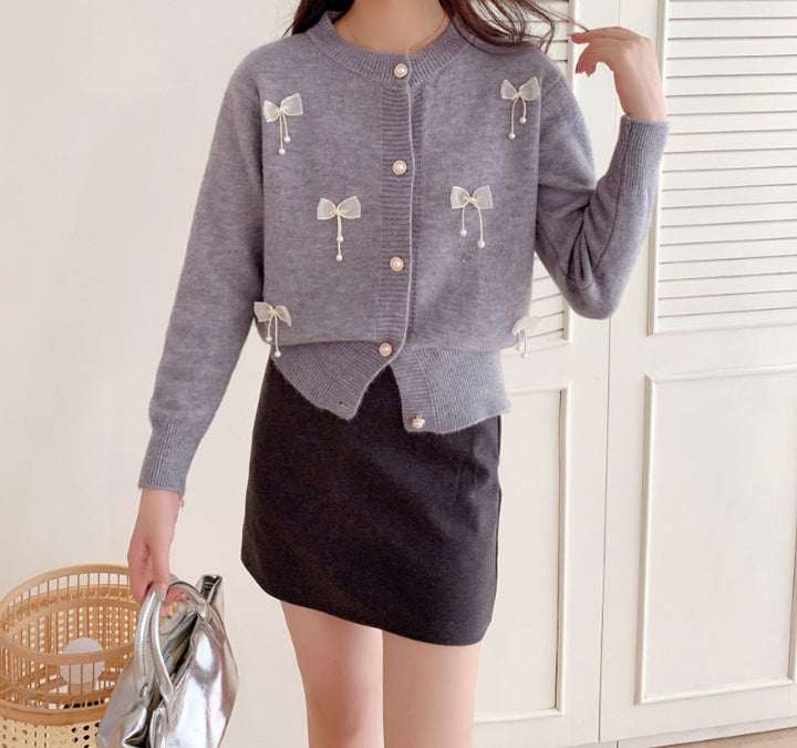 Damen Strickjacke mit Spitzenverzierungen und Knopfdetails Drune