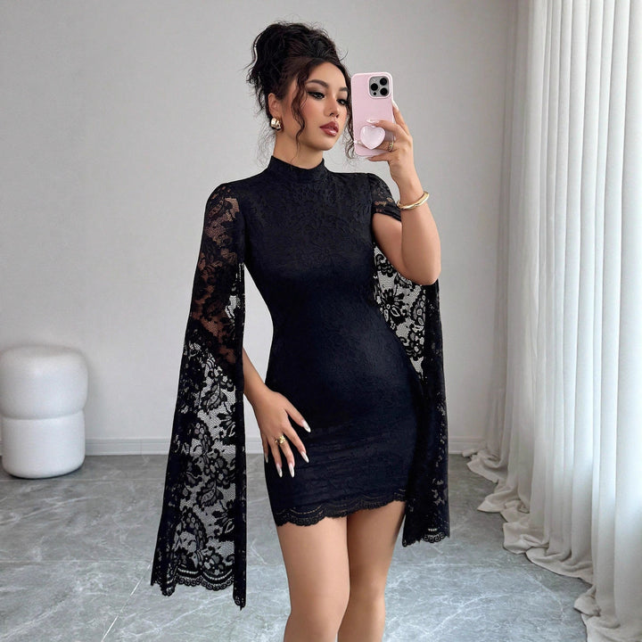 Damen nan tailliertes Spitzen-Minikleid mit hohem Stehkragen und dramatischen Cape-Ärmeln Drune