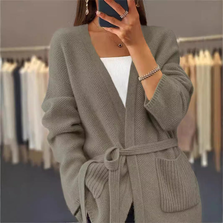Damen nan lange Strickjacke mit Bindegürtel, aufgesetzten Rippentaschen und lockerem Waffelstrick Drune