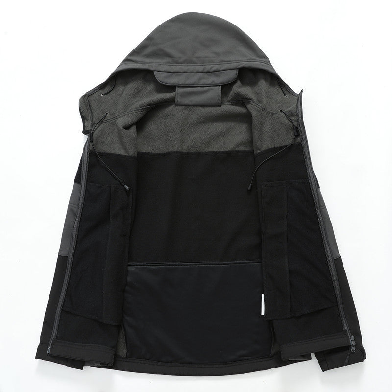 Herren Softshell-Outdoorjacke mit taktischer Ärmeltasche, verstellbarer Kapuze und wasserabweisender Membran Drune