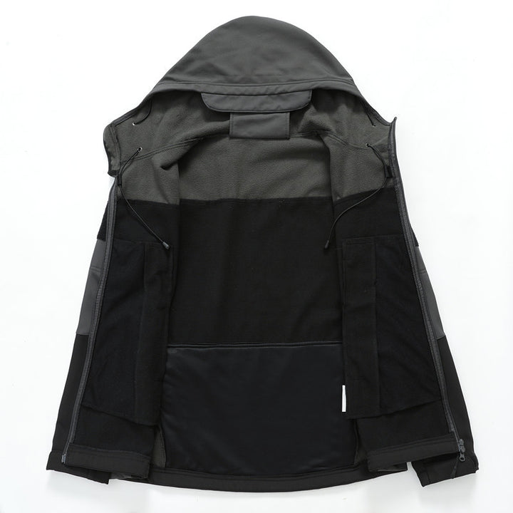 Herren Softshell-Outdoorjacke mit taktischer Ärmeltasche, verstellbarer Kapuze und wasserabweisender Membran Drune