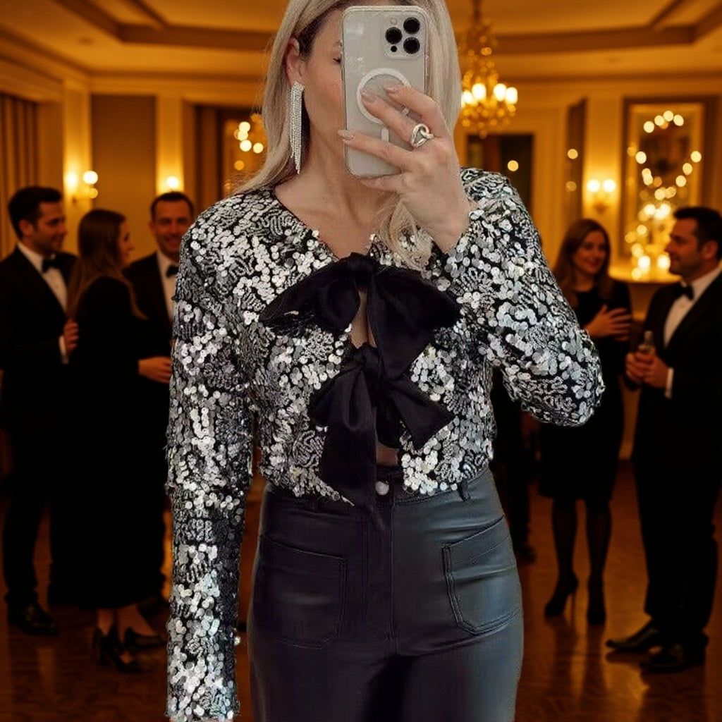 Damen Kurzjacke mit Paillettenbesatz und Zierschleifen-Front Drune