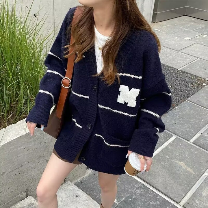 Damen Strickjacke mit zwei aufgesetzten Taschen und kontrastierenden Streifen Drune