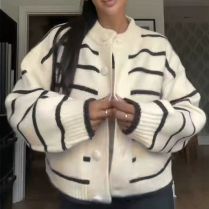 Damen Oversize Cropped‑Strickjacke im Blousonstil mit Kontraststreifen und großen Knöpfen Drune