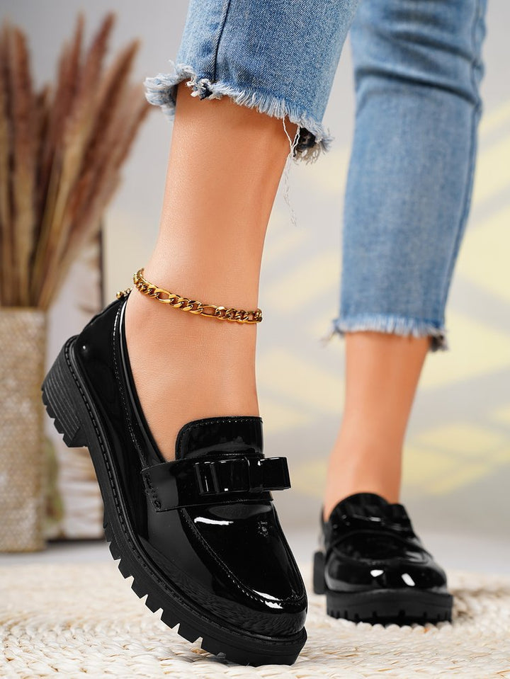 Damen Lack-Loafer mit dekorativem Riemchen und profilierter Gummisohle Drune