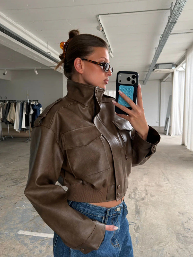 Damen Kurze Utility-Bomberjacke aus veganem Lederimitat mit hohem Stehkragen Drune