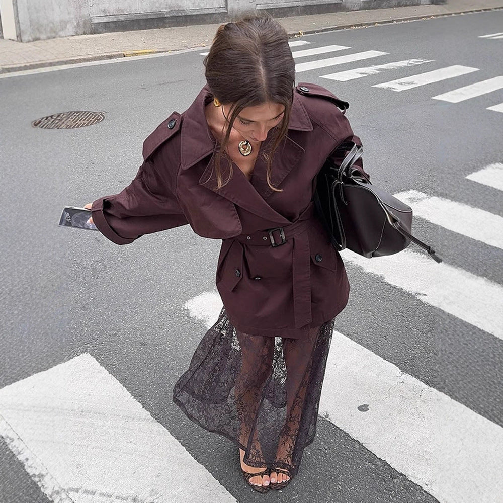 Damen Kurztrench mit Oversize-Schnitt, Taillengürtel und markanten Schulterpatten Drune