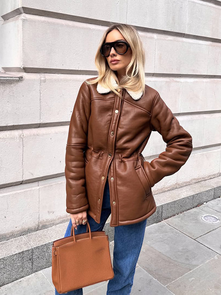 Damen Taillierte Lederimitatjacke mit Kordelzug, Teddykragen und Druckknopfleiste Drune
