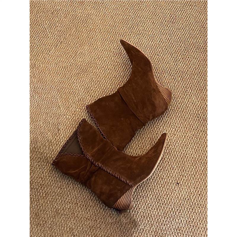 Damen Mid‑Calf Slouch‑Stiefel aus Velours mit spitzer Zehenpartie, geflochtenem Zierband und skulpturiertem Absatz Drune