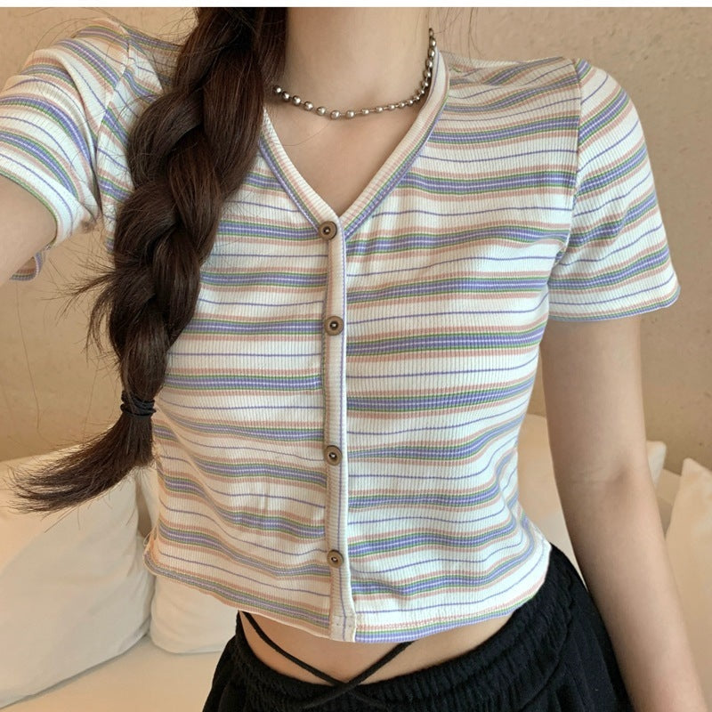 Damen Crop-T-Shirt mit modischem Streifenmuster und dekorativen Knöpfen