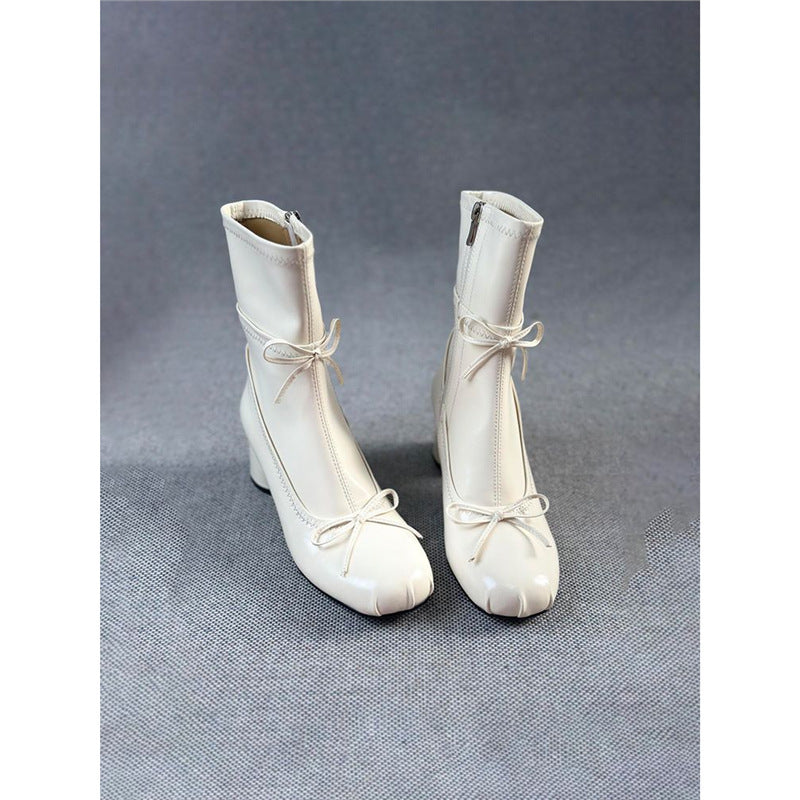 Damen mittelhohe Samtvelours‑Stiefeletten mit runder Zehenpartie, Ziernähten und dekorativen Schleifen Drune
