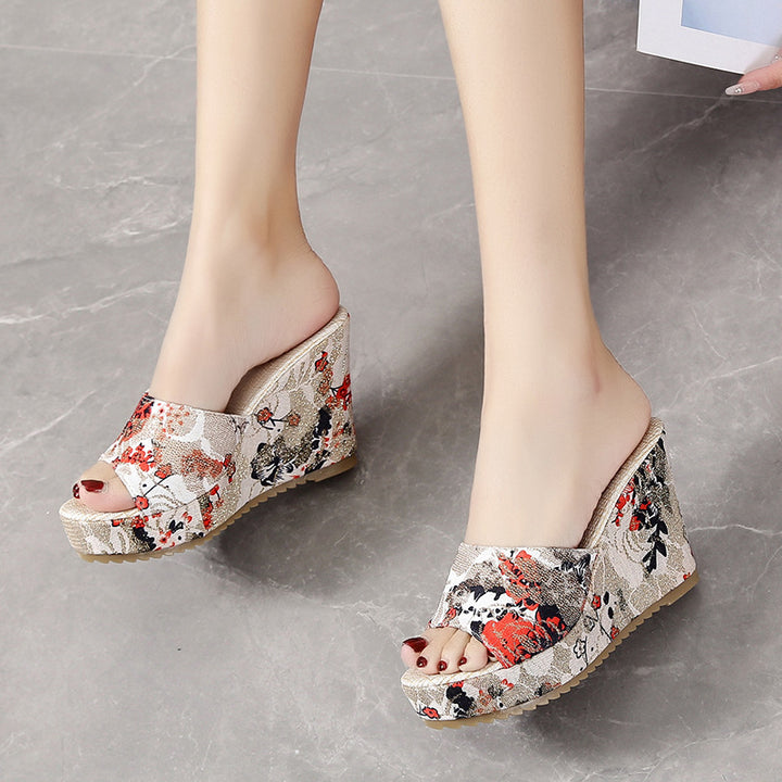 Damen nan Keilabsatzpantolette mit floralem Jacquardstoff und Plateau Drune