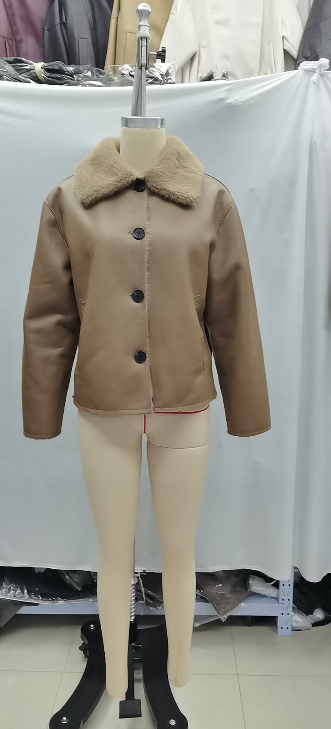 Damen Kurze Wende‑Lammfelljacke mit vollem Umlegekragen und warmer Teddyfütterung Drune