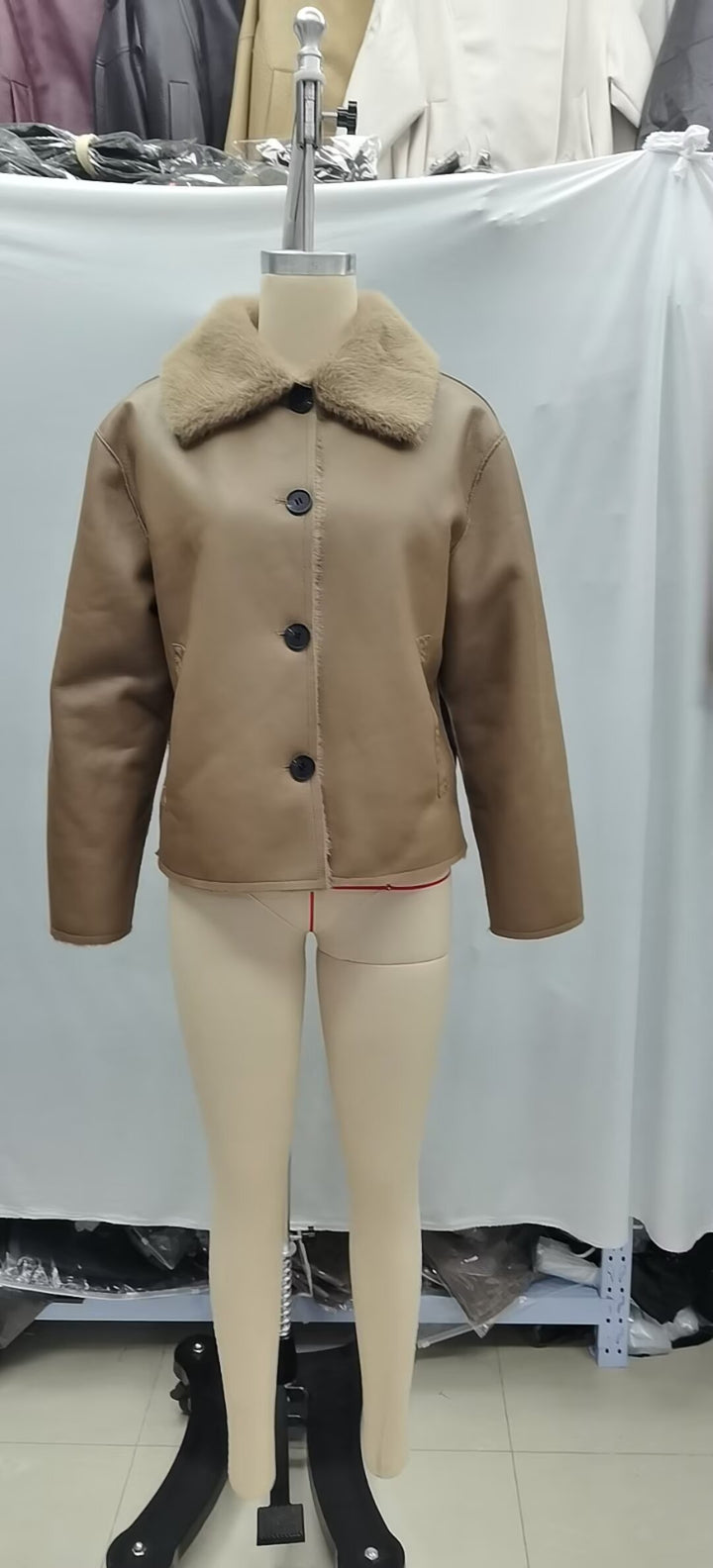 Damen Kurze Wende‑Lammfelljacke mit vollem Umlegekragen und warmer Teddyfütterung Drune