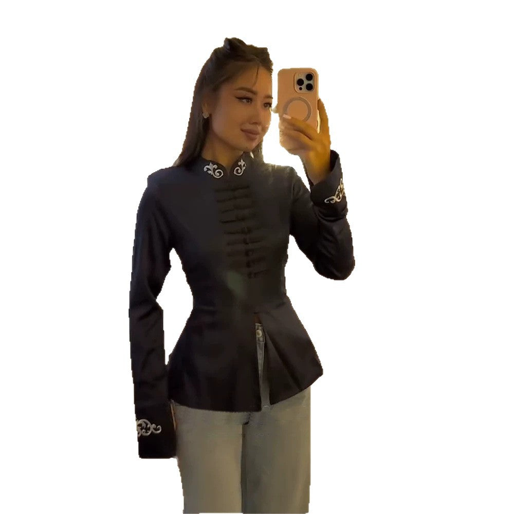Damen Tailliertes Satin-Jackett mit Mandarinkragen, dekorativen Kordelverschlüssen und bestickten Manschetten Drune