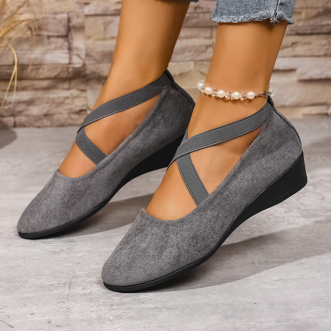Damen  minimalistische Samt-Ballerina mit dekorativer Fußkette und ergonomischem Komfortfußbett Drune