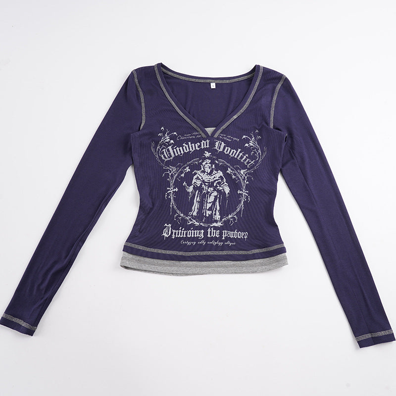Damen Enganliegendes geripptes Langarm-Top mit V‑Ausschnitt, Kontrastnähten und Gothic-Print Drune