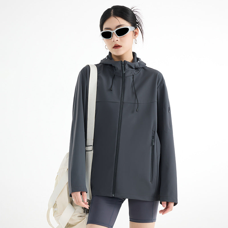 Damen Atmungsaktive Softshell-Regenjacke mit Kapuze, winddicht und minimalistischer Tech-Optik Drune