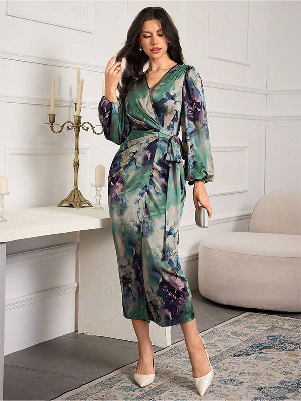 Damen Elegantes Wickelkleid mit floralen Akzenten Drune