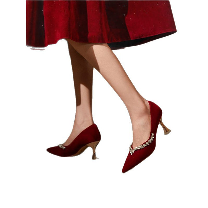 Damen Samt-Pumps mit spitzer Zehenpartie, funkelnder Kristallbordüre und sculpted Absatz Drune