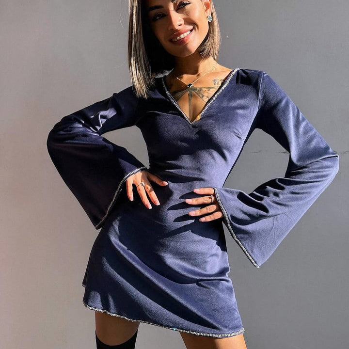 Damen Samt-Minikleid mit ausgestellten Glockenärmeln und Strassbesatz Drune