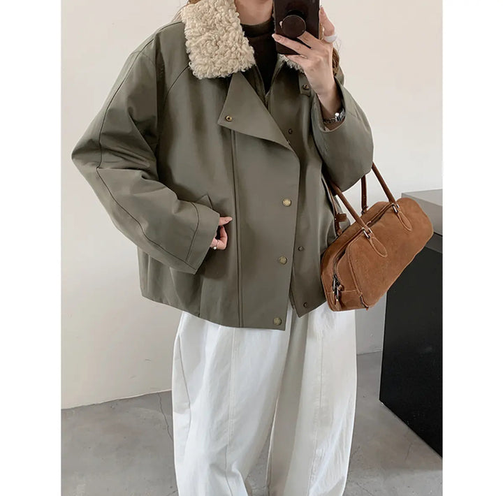 Damen Kurze Oversize-Bomberjacke mit Teddykragen und Druckknopfdetails Drune