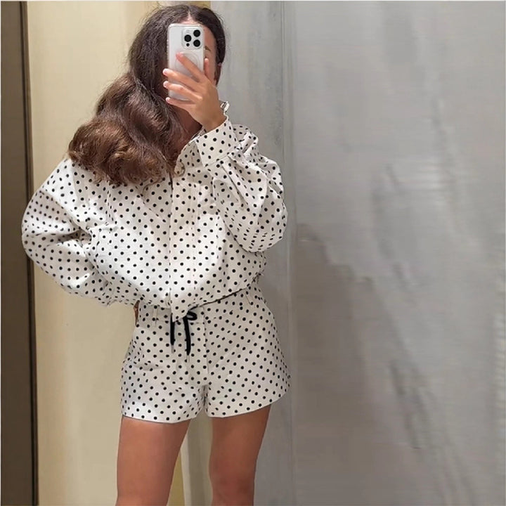 Damen Polka-Dot Blusen- und Shorts-Set mit oversized Schnitt und hochgeschlossenem Kragen Drune