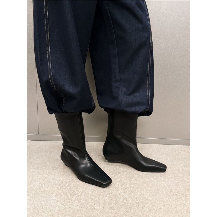 Damen halbhohe Veloursleder-Stiefel mit spitzer Zehenform und flacher Keilsohle Drune