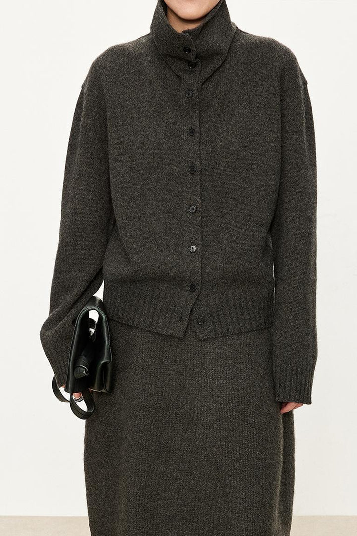 Damen modischer Strickcardigan mit hohem Kragen und Knopfleiste Drune