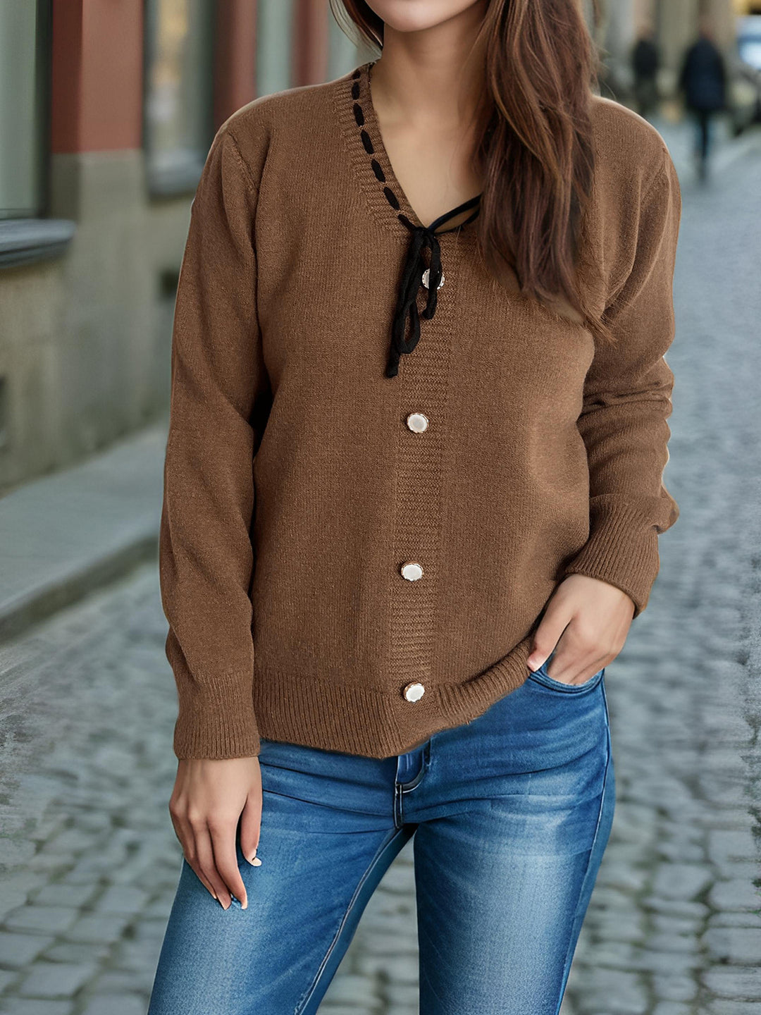 Damen Strickjacke mit dekorativen Knöpfen und Kordelzug Drune