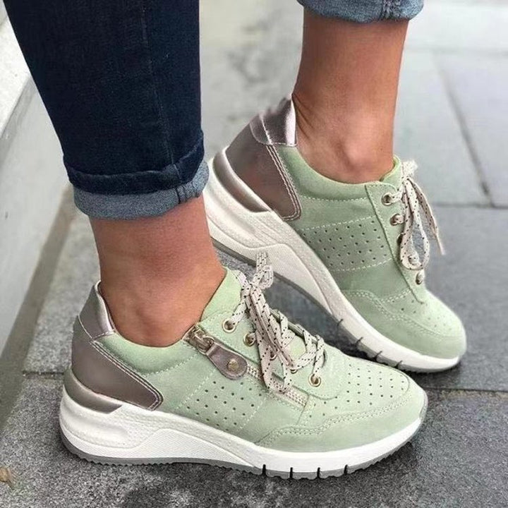 Damen Chunky-Plateau-Sneaker mit perforiertem Velours, gepolstertem Komfortfußbett und Metallic-Fersenaufbau Drune