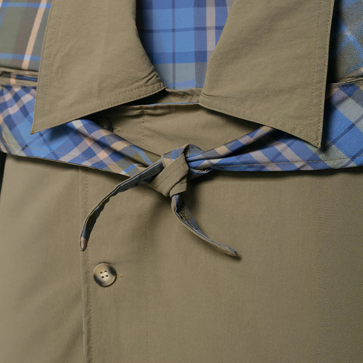 Damen 100+ kurzer Cape‑Trench mit karierter Innenverarbeitung und Knotenverschluss Drune