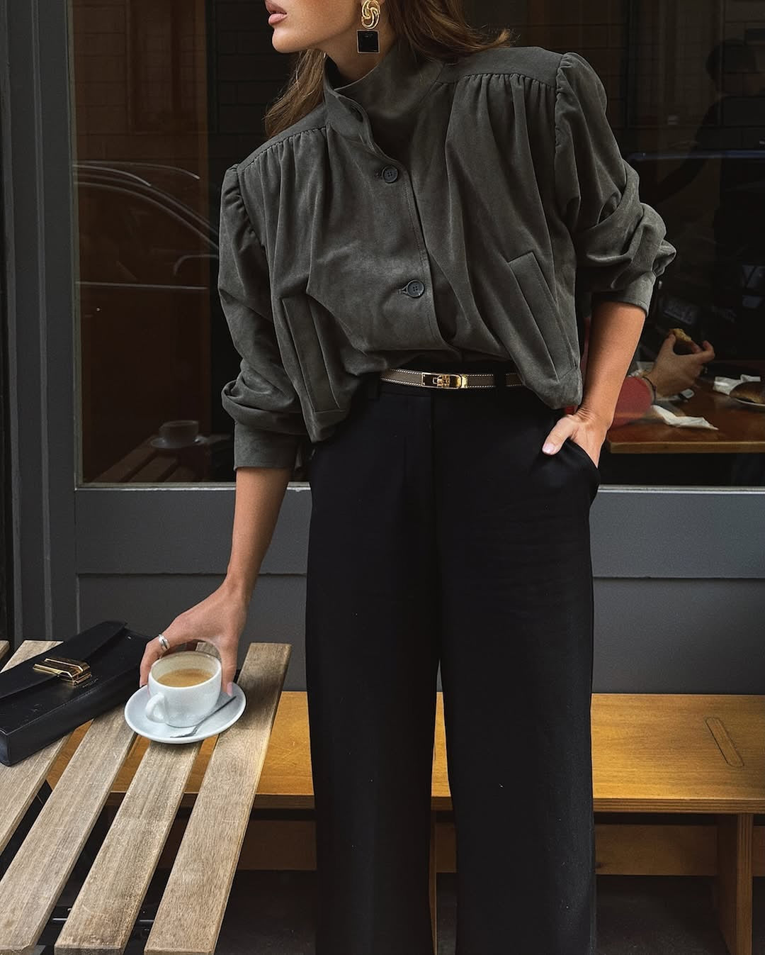 Damen Oversized Bluse mit schickem Plissee-Design und eleganten Knopfdetails Drune