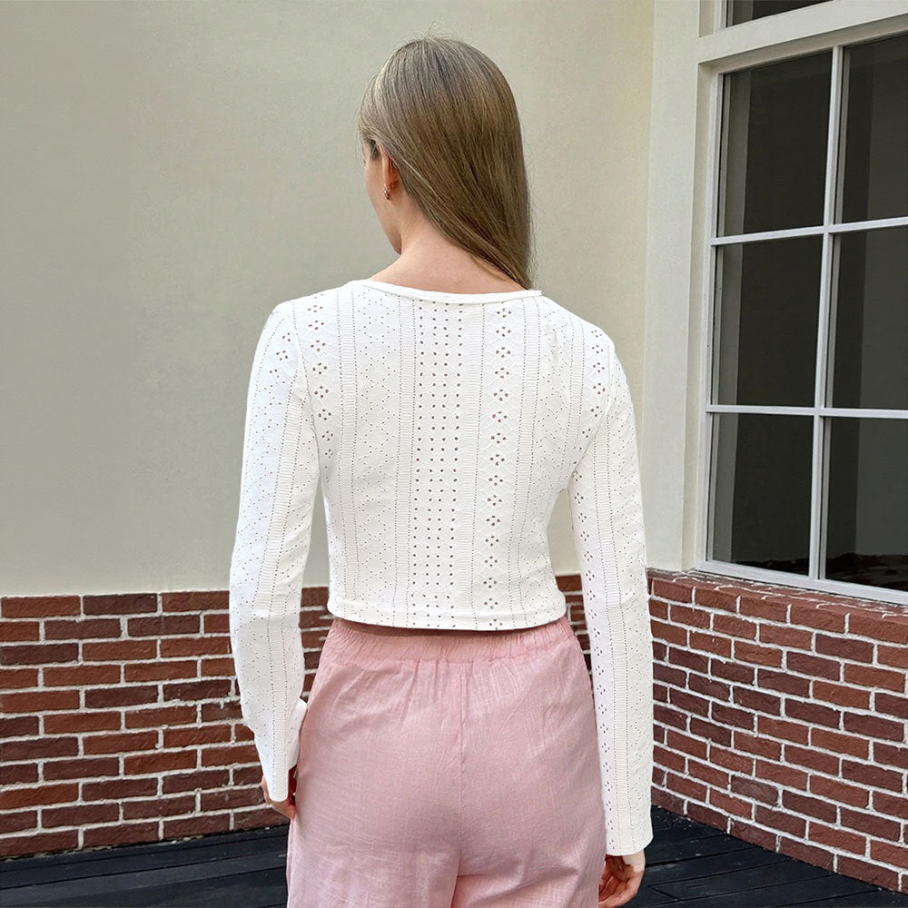 Damen cropped Langarmshirt mit eleganter Schnürung und feiner Lochstickerei Drune