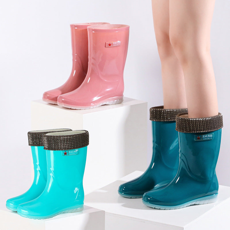 Damen Mittelhohe wasserdichte Gummistiefelette mit glänzender PVC‑Optik und rutschfester Sohle Drune