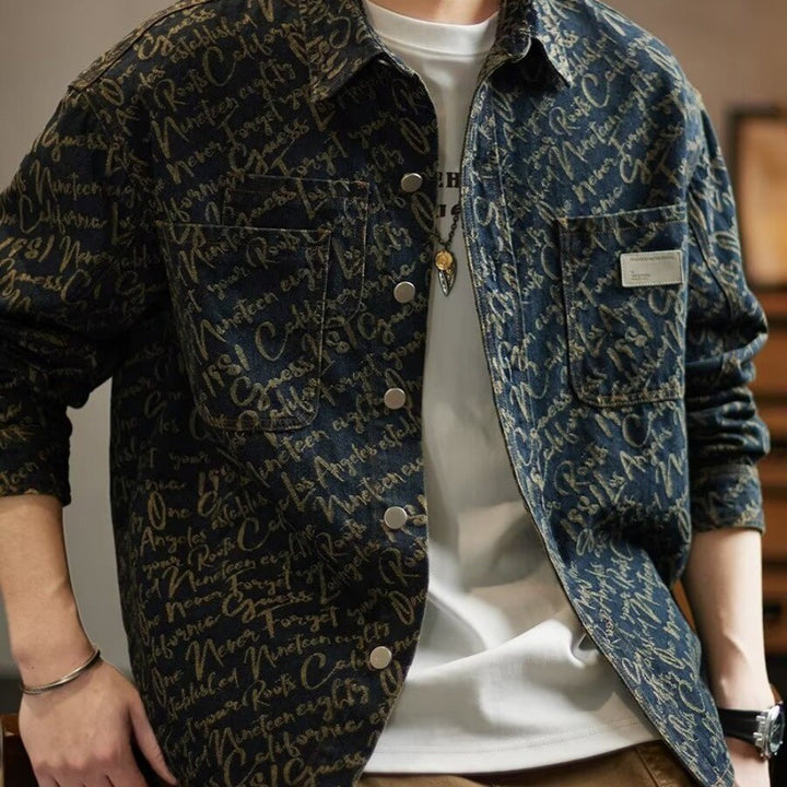 Herren Jeansjacke mit modernem Schriftmuster und praktischen Taschen Drune