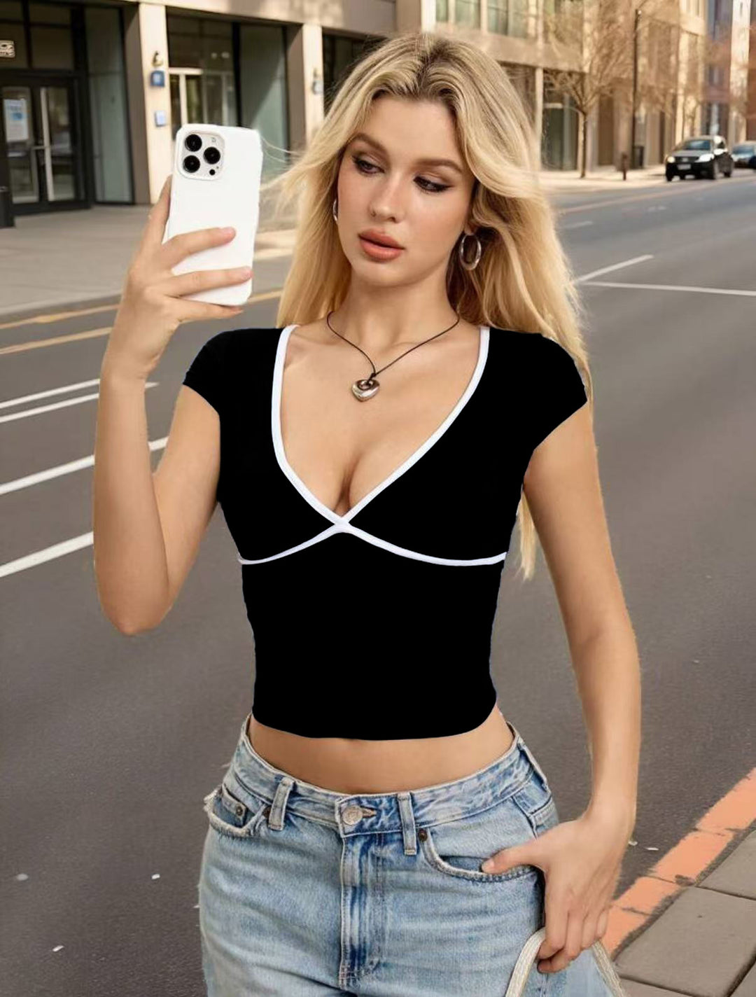 Damen Crop-Top mit V-Ausschnitt und Kontrastbesatz Drune