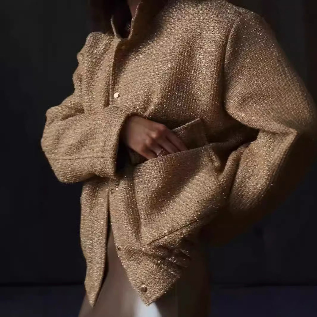 Damen 400+ Bouclé Kurzjacke mit Stehkragen, Pattentaschen und taillierendem Saum Drune