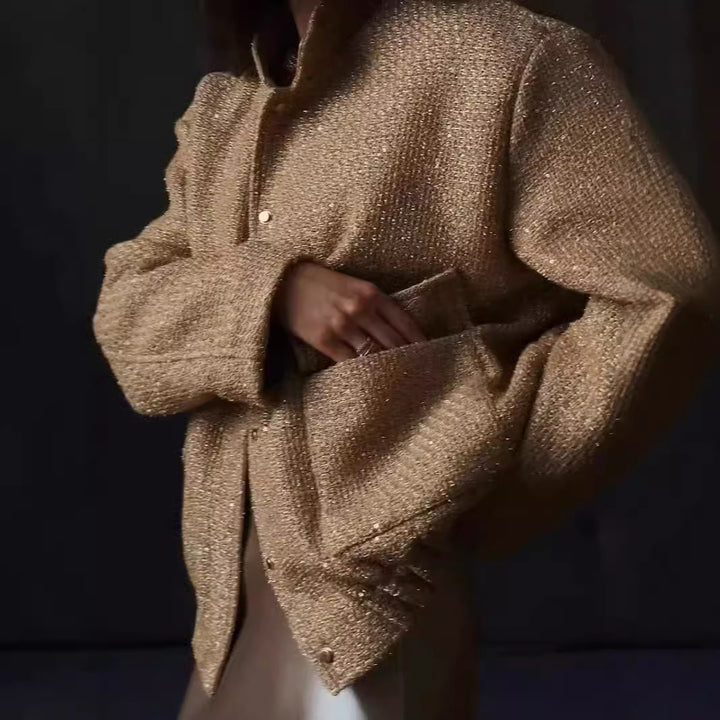 Damen 400+ Bouclé Kurzjacke mit Stehkragen, Pattentaschen und taillierendem Saum Drune