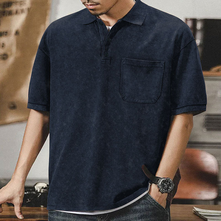 Herren nan locker geschnittenes Baumwoll-Poloshirt mit aufgesetzter Brusttasche und kurzer Knopfleiste Drune