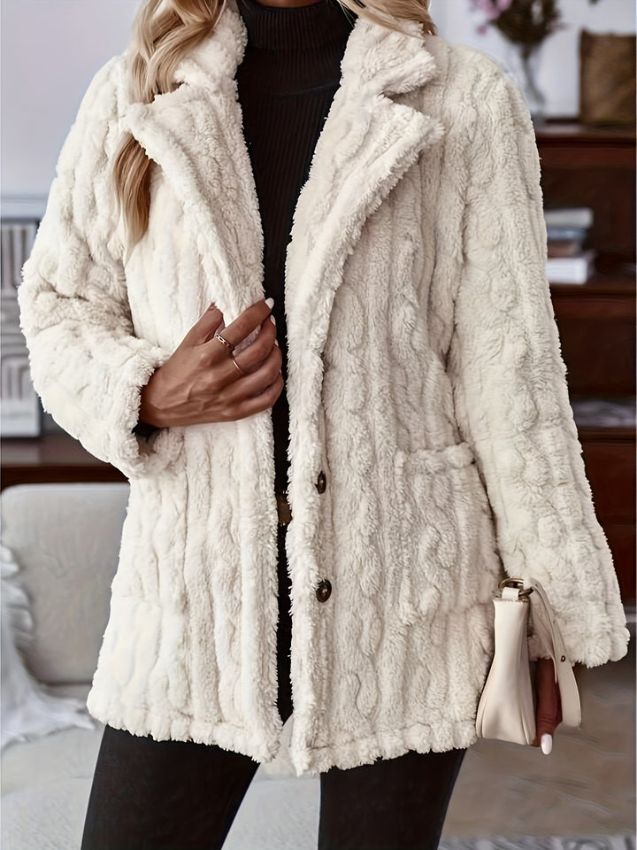 Damen Plüschjacke mit elegantem Zopfmuster und dekorativen Knopfdetails Drune