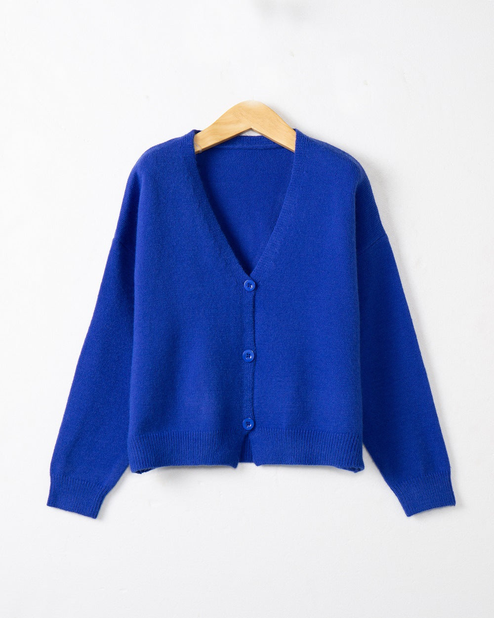Damen Strickjacke mit V-Ausschnitt und Knopfdetails Drune