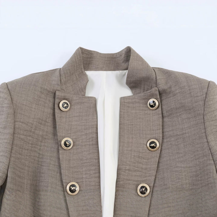 Damen Kurzblazer mit Stehkragen, doppelreihiger Zierknopfleiste und taillierter Silhouette Drune