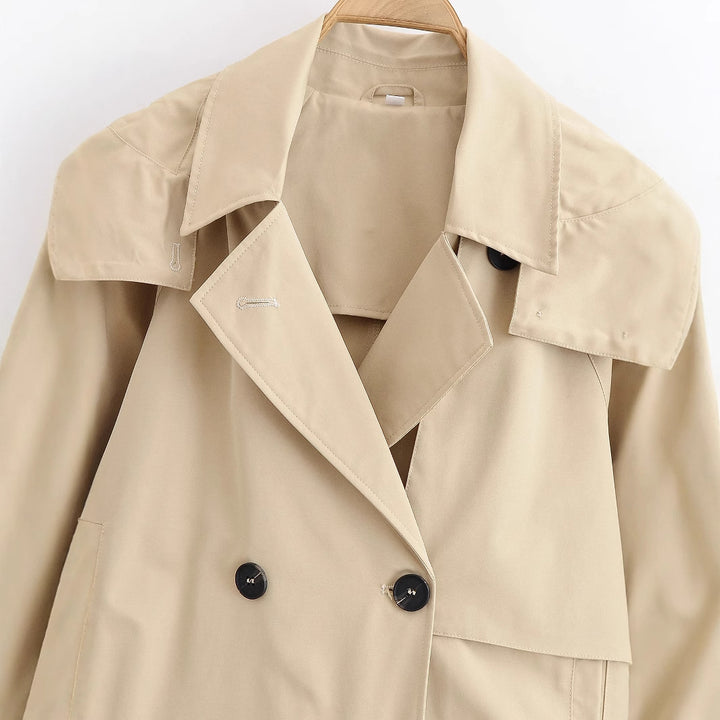 Damen 10+ kurzgeschnittener Trench‑Blouson mit doppelreihiger Knopfleiste und Schulterpatte Drune