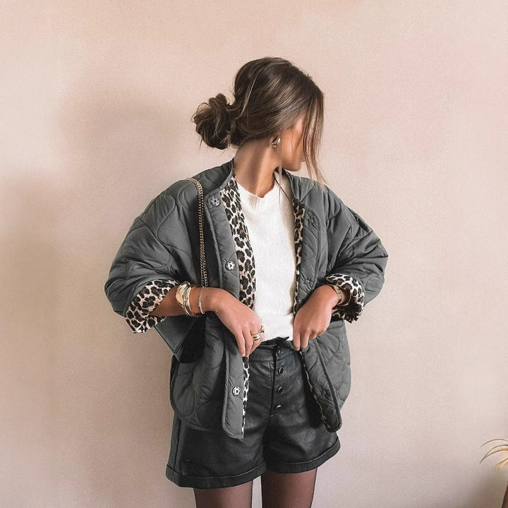 Damen Wattierte Kurzjacke im Boxy‑Schnitt mit Stehkragen und Pattentaschen Drune