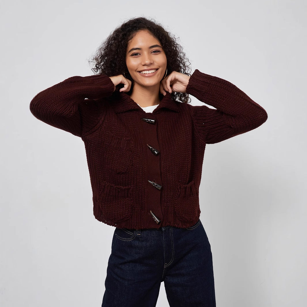 Damen Grobstrickjacke mit dekorativen Knopfdetails und praktischen Taschen Drune