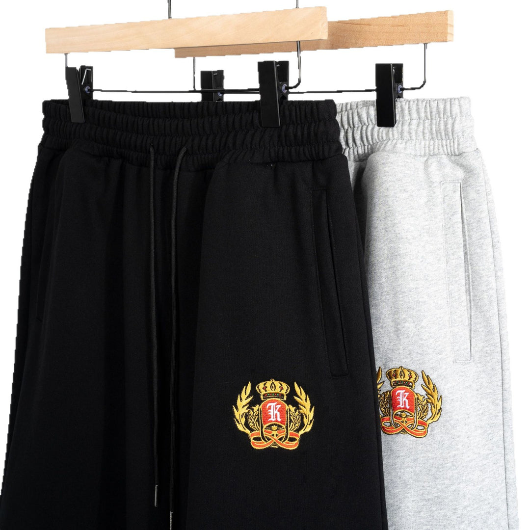 Herren Knieumspielende French-Terry Sweatshorts mit Kordelzug und gesticktem Wappen Drune