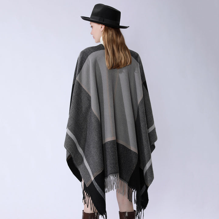 Damen Oversize-Capeponcho aus strukturierter Strickmischung mit V‑Ausschnitt, Karomuster und Fransen Drune