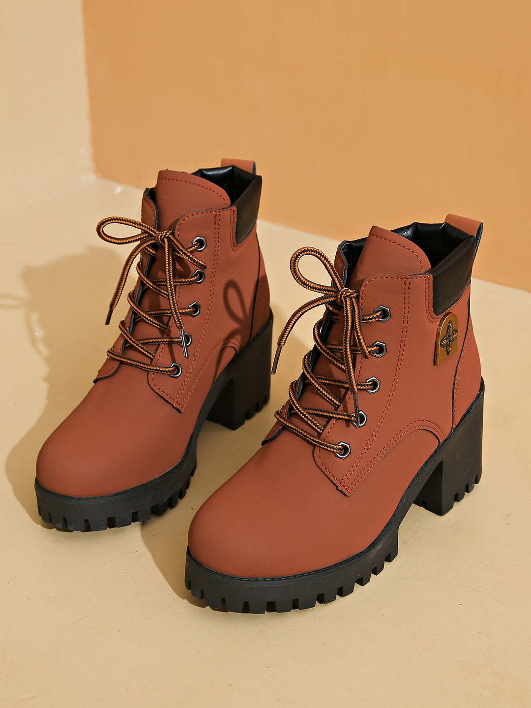 Damen Chunky Heel Combat Boots mit robuster Sohle und stilvollem Schnürung Drune