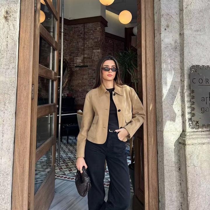 Damen nan cropped Wildlederoptik Jacke mit Hemdkragen und großen aufgesetzten Taschen Drune